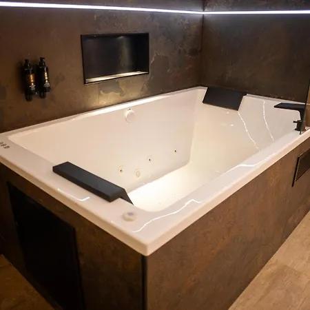 Macami Hotel 2*