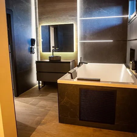 Macami Hotel 2*