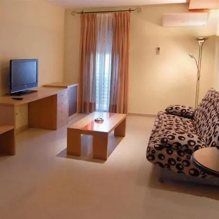 Macami Hotel 2*