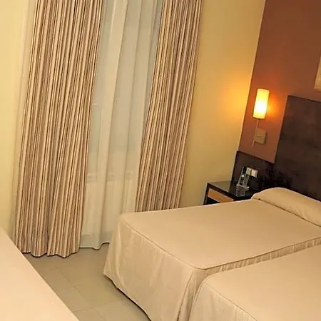 Macami Hotel 2*