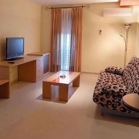 Macami Hotel 2*